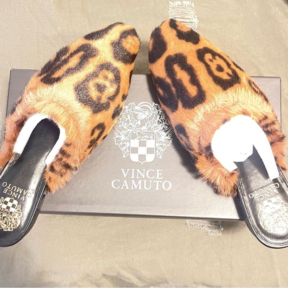 Vince Camuto Women's Leopard Print Slippers